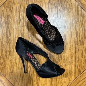 *BETSEY JOHNSON* Black Satin d’Orsay Peep Toe Pump Heels Size 9.5